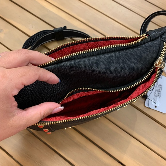 NWT, Moschino bag. Very trendy, can wear with everything. - Picture 3 of 6